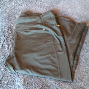 Capri fitted workout pant